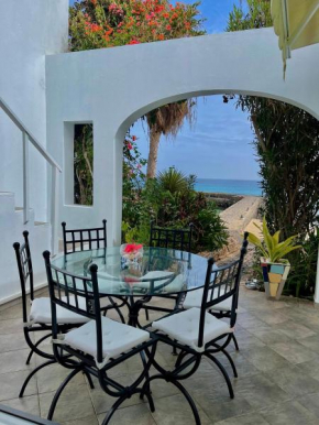 Beautiful apartment 2 steps from the water